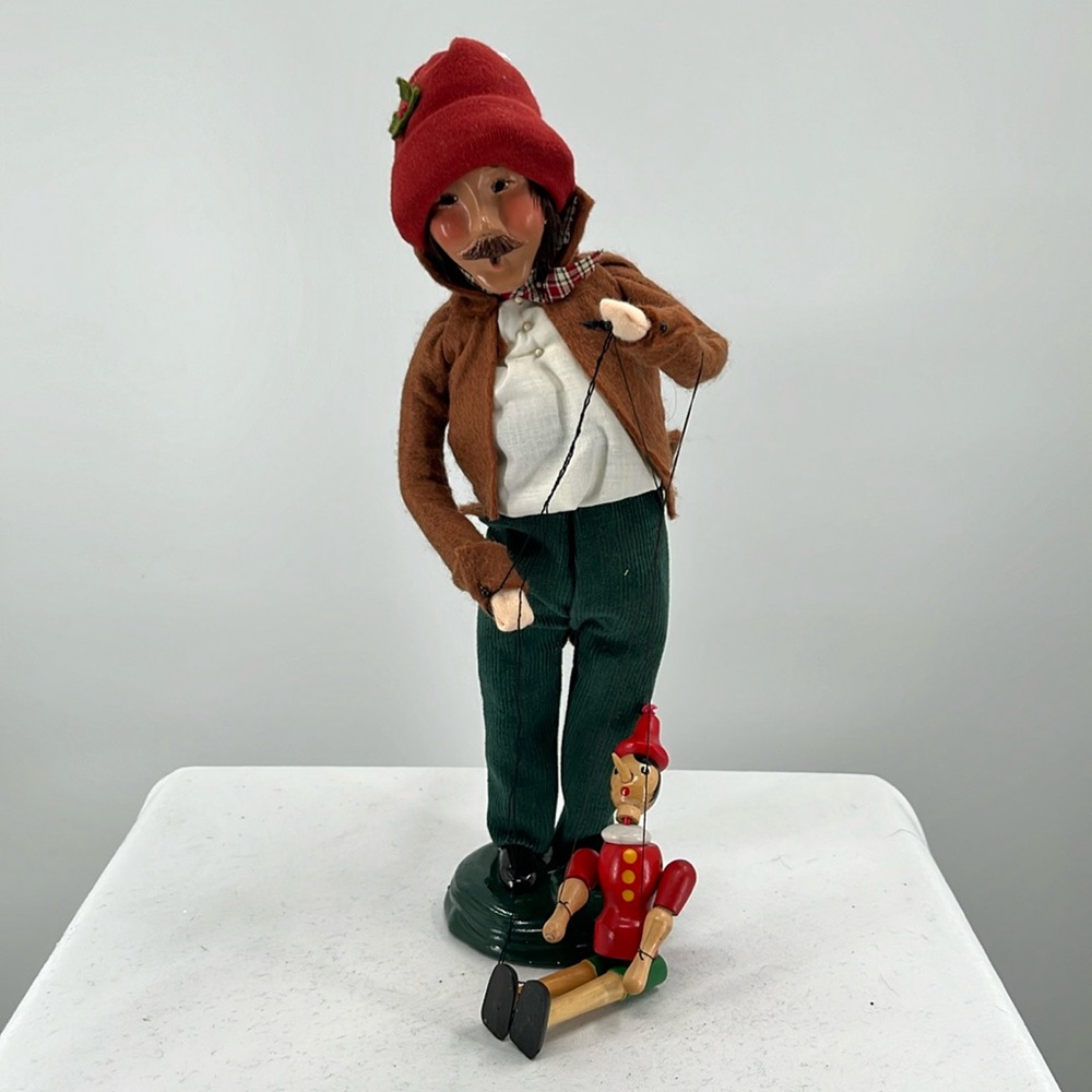 SIGNED Vintage Byers Choice Caroler “Puppeteer” (13”)